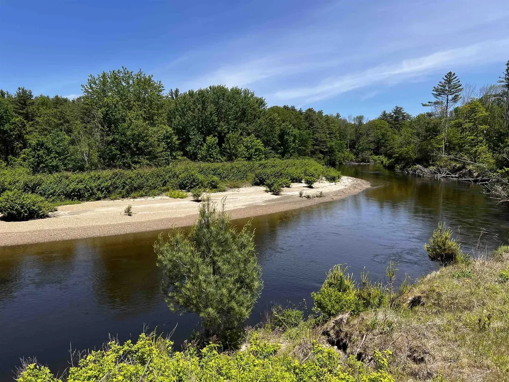 29 Fox Run Lane Rumney NH 03266