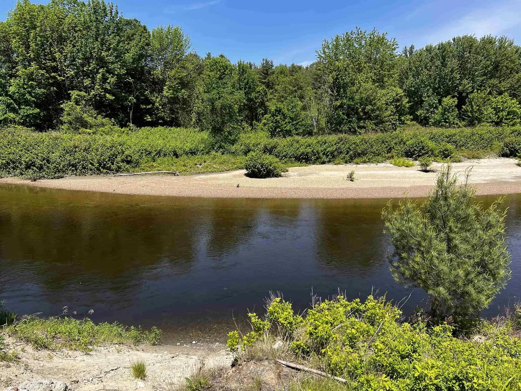 29 Fox Run Lane Rumney NH 03266