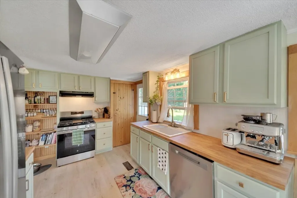 24 Huntington Street St. Albans City VT 05478