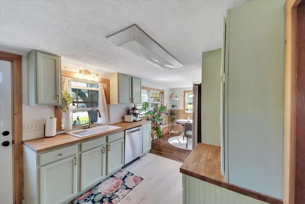 24 Huntington Street St. Albans City VT 05478