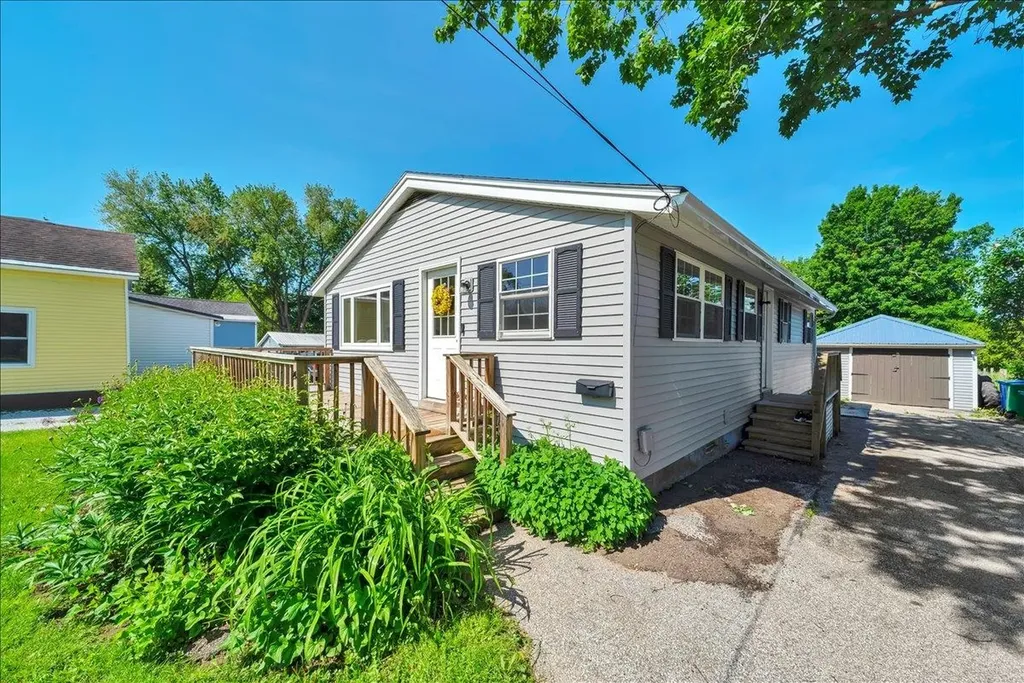 24 Huntington Street St. Albans City VT 05478