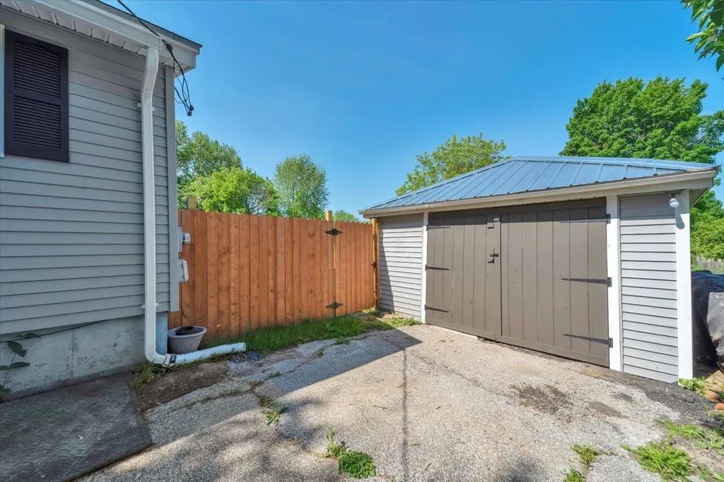 24 Huntington Street St. Albans City VT 05478