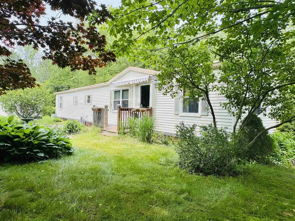 3 Englewood Drive Raymond NH 03077