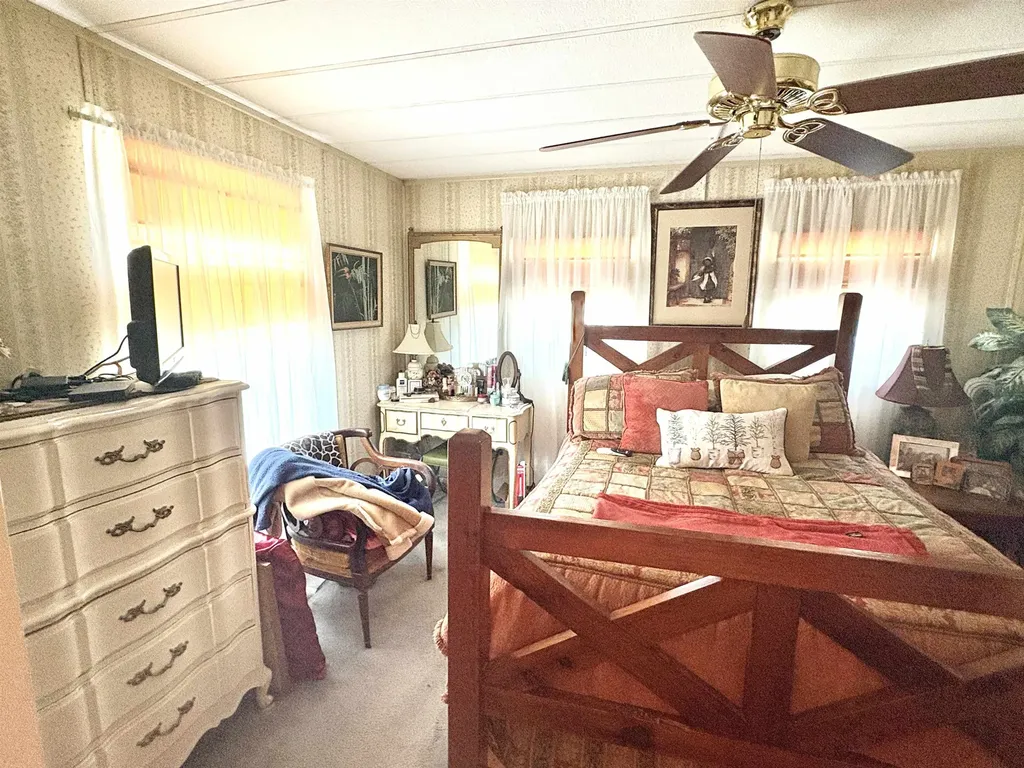 3 Englewood Drive Raymond NH 03077