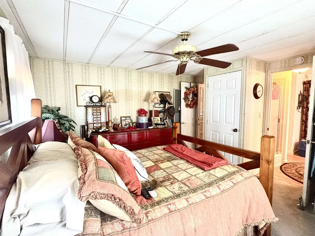 3 Englewood Drive Raymond NH 03077