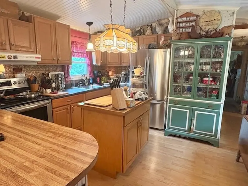 3 Englewood Drive Raymond NH 03077