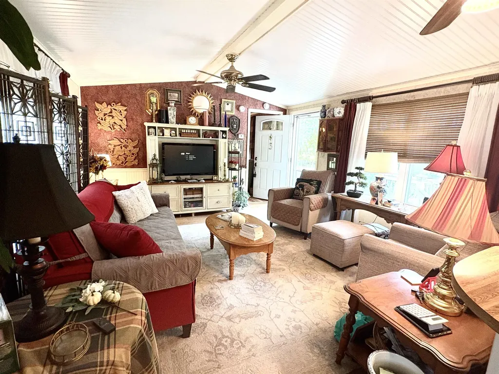 3 Englewood Drive Raymond NH 03077