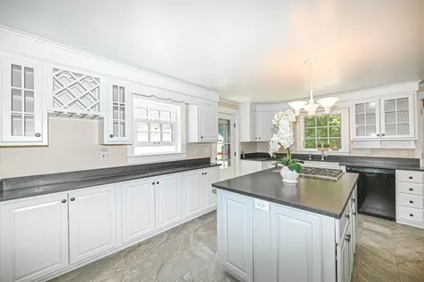 9 Lawes Avenue Bedford NH 03110