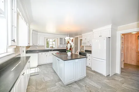 9 Lawes Avenue Bedford NH 03110