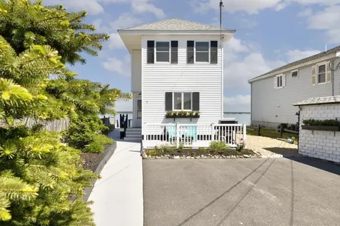 18 River Street Seabrook NH 03874