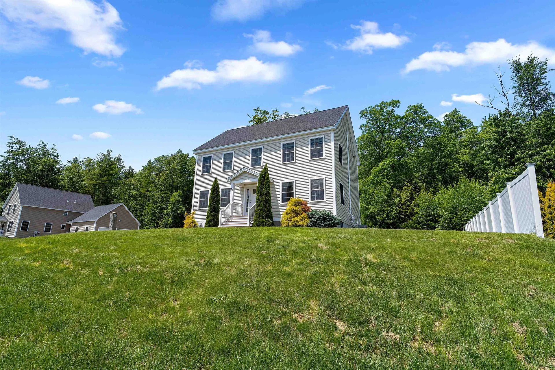 33 Thatcher Way Barrington NH 03825