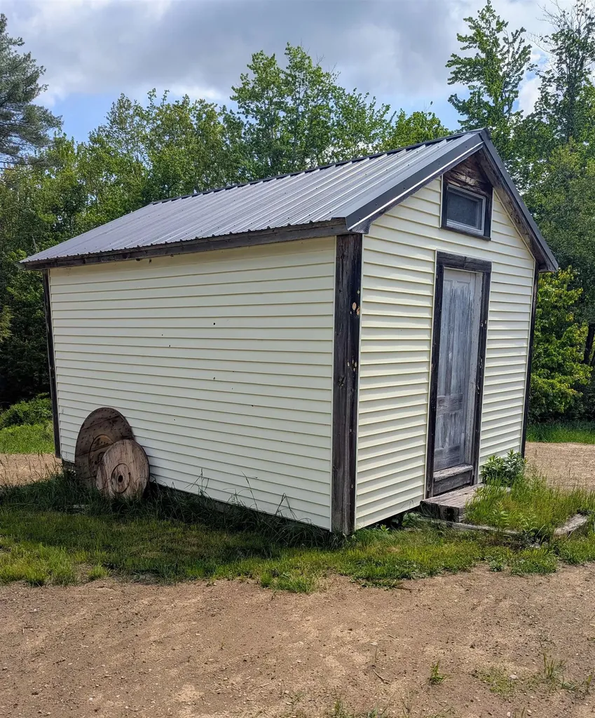 1580 Nh Route 129 Loudon NH 03307