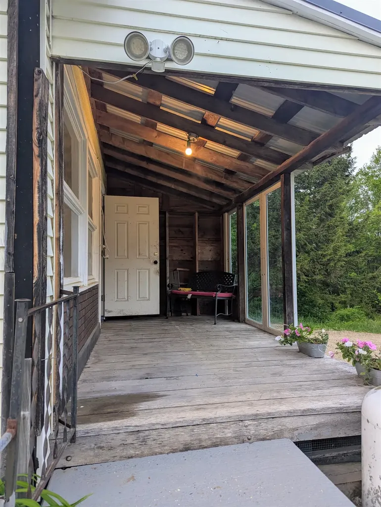 1580 Nh Route 129 Loudon NH 03307