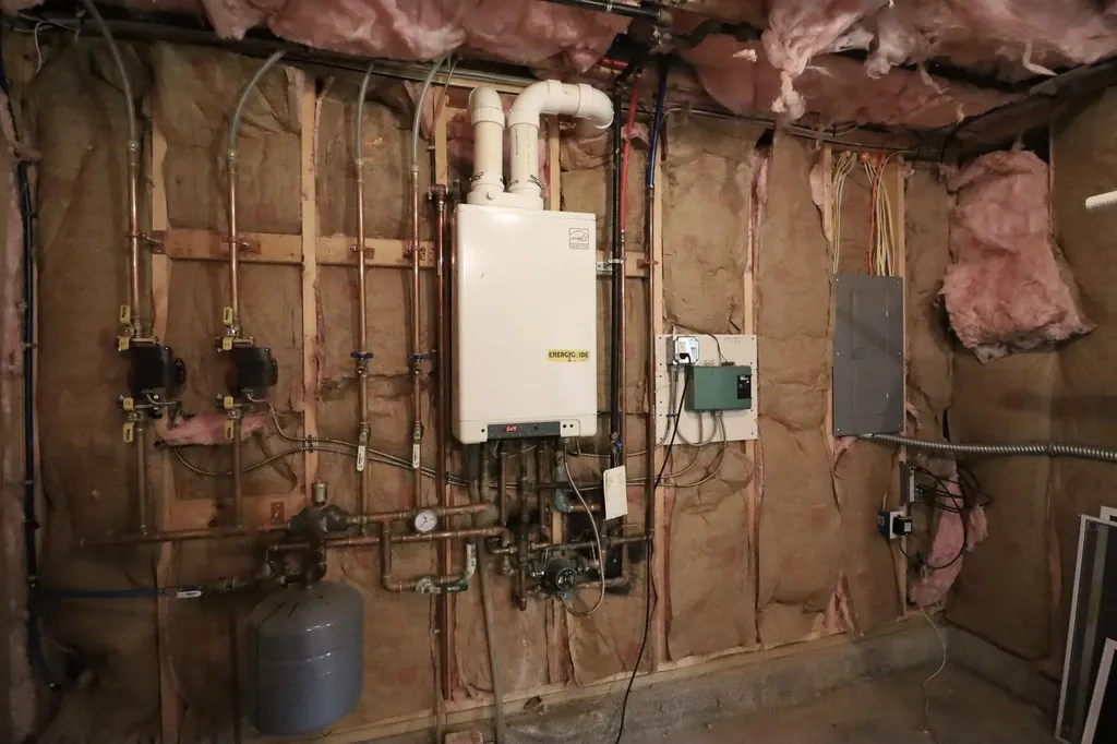 16 Donald Drive Raymond NH 03077