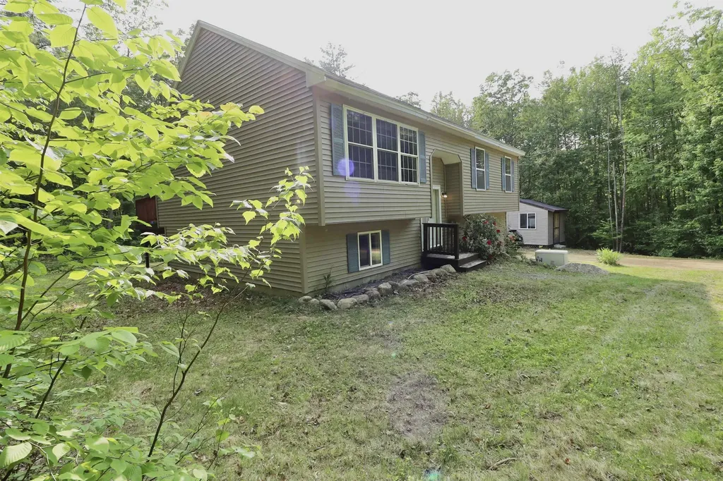 16 Donald Drive Raymond NH 03077