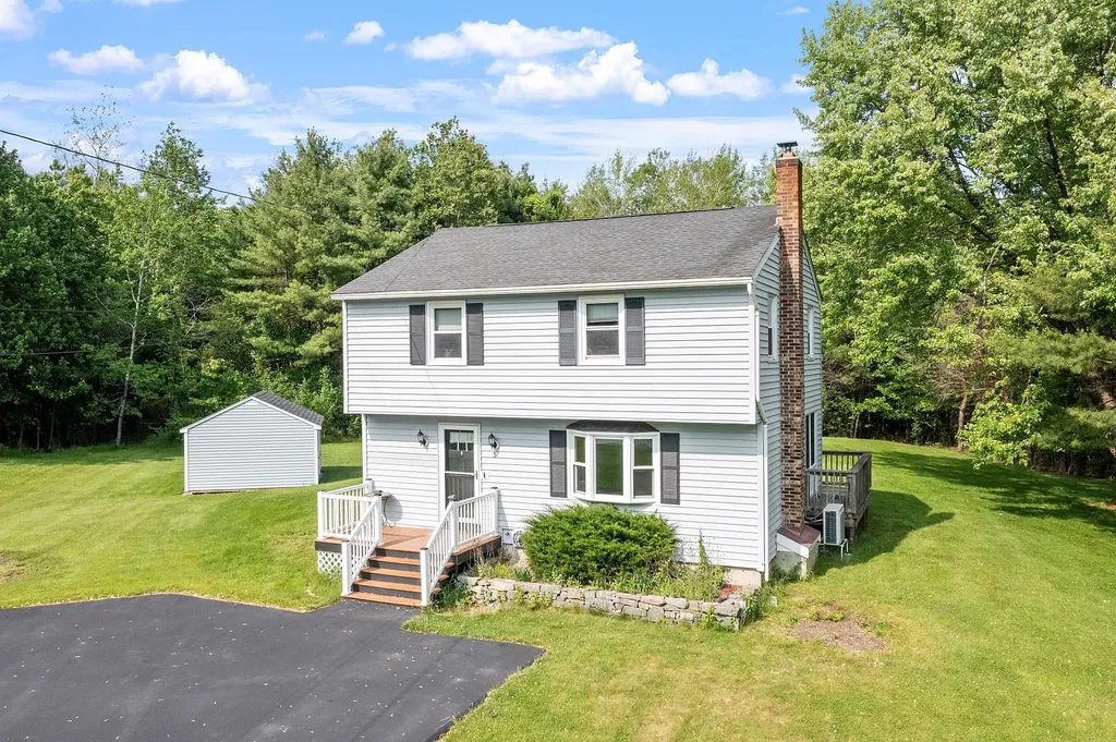 5 Rocky Circle Derry NH 03038