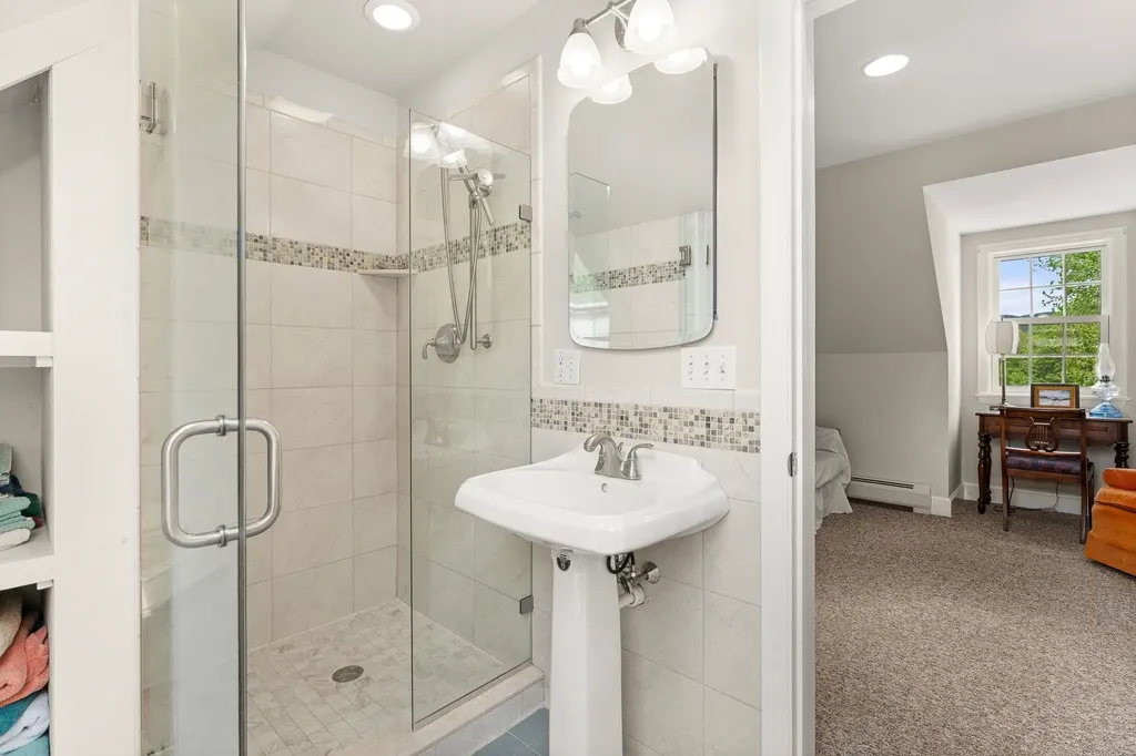 687 South Perry Road Barnard VT 05091