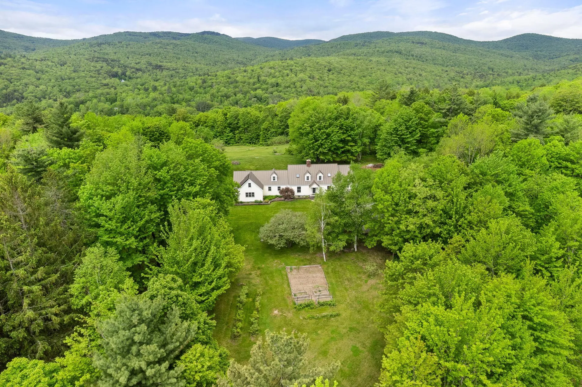 687 South Perry Road Barnard VT 05091