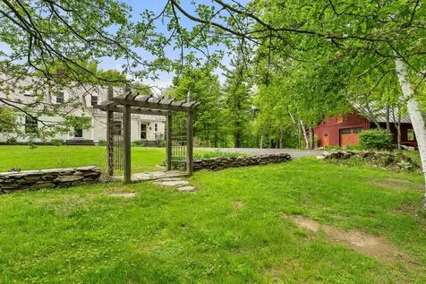 687 South Perry Road Barnard VT 05091