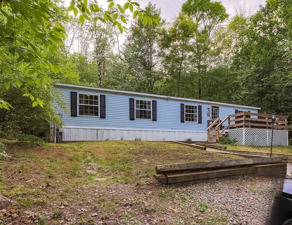 11 Flaghole Road Franklin NH 03235