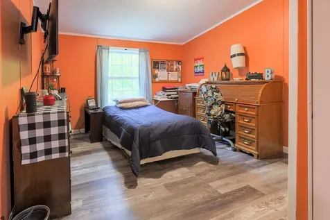 11 Flaghole Road Franklin NH 03235