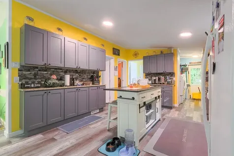 11 Flaghole Road Franklin NH 03235