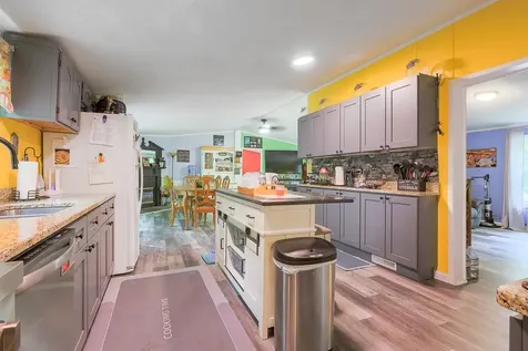 11 Flaghole Road Franklin NH 03235