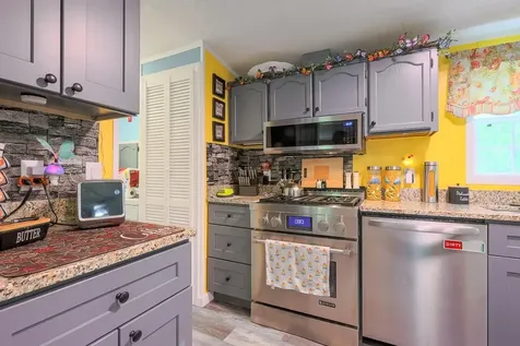 11 Flaghole Road Franklin NH 03235