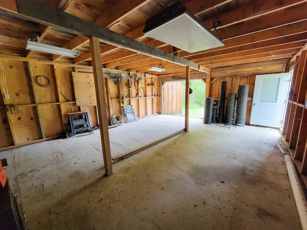 5897 Vt-102 Bloomfield VT 05905