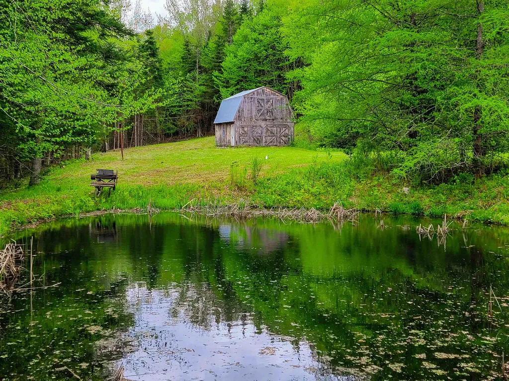 5897 Vt-102 Bloomfield VT 05905