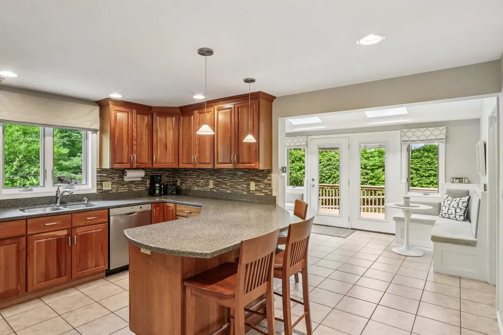 2 Warton Road Nashua NH 03062