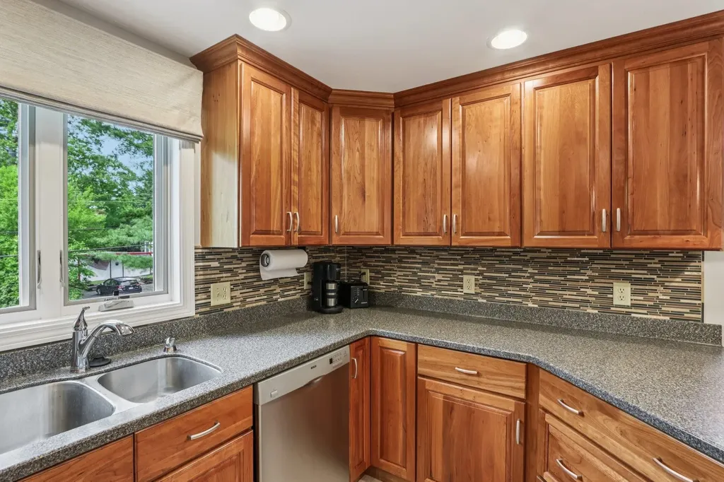 2 Warton Road Nashua NH 03062