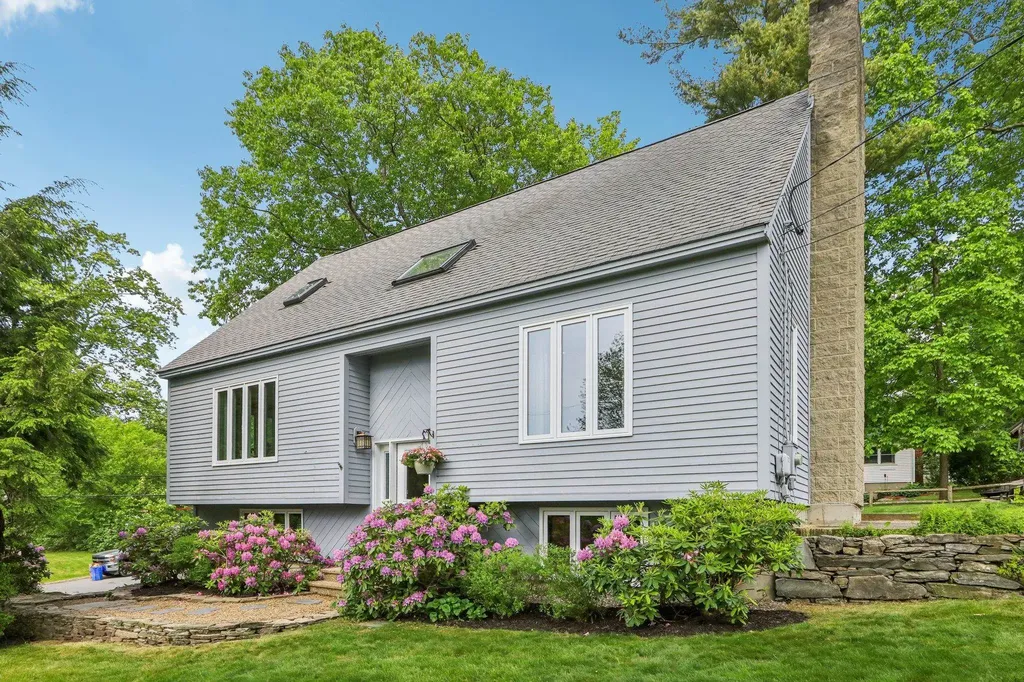 2 Warton Road Nashua NH 03062