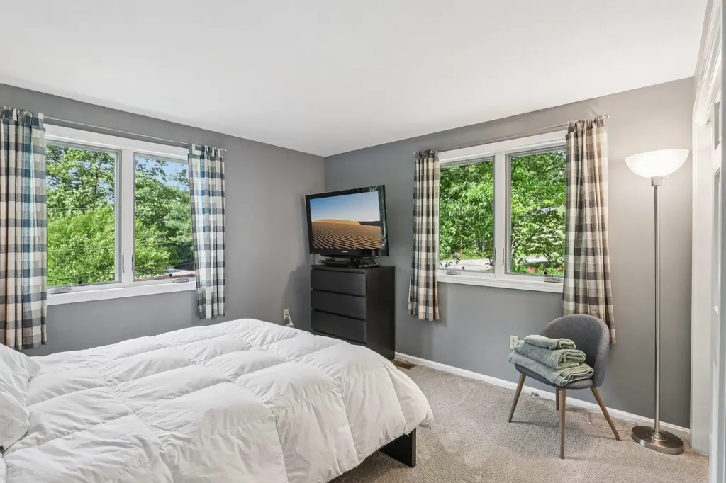 2 Warton Road Nashua NH 03062