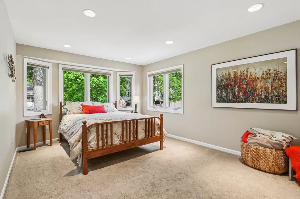 2 Warton Road Nashua NH 03062