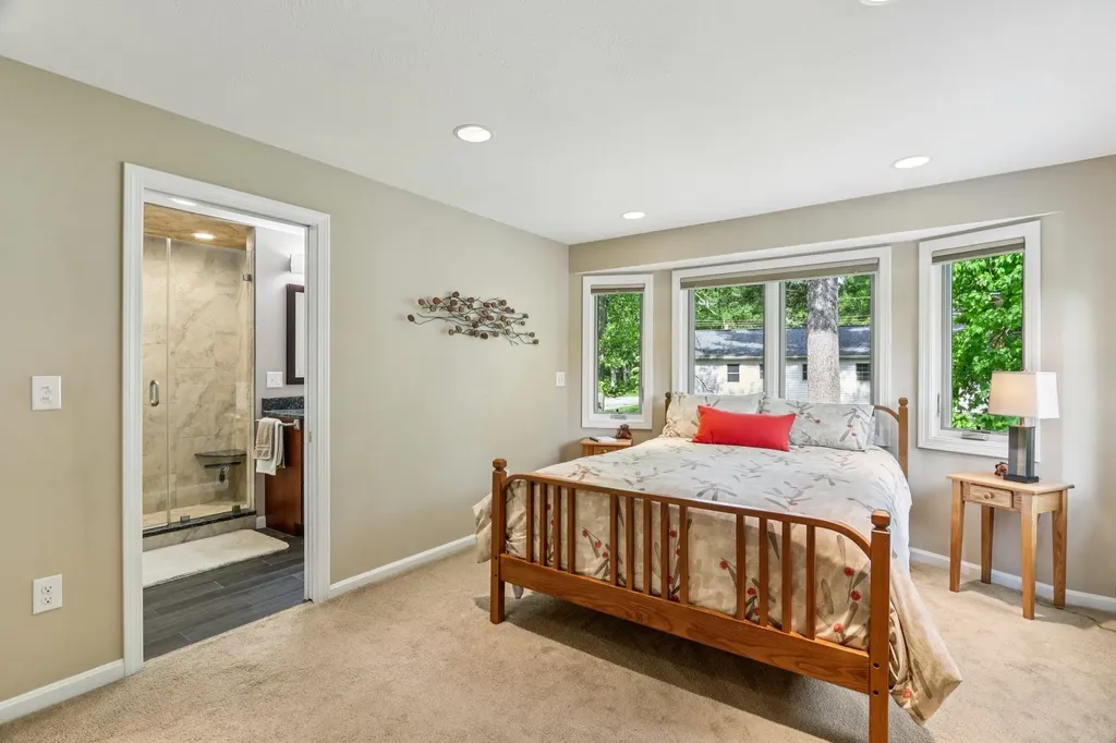 2 Warton Road Nashua NH 03062