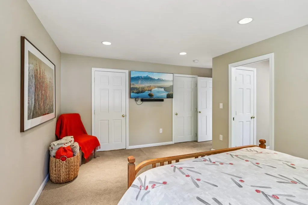 2 Warton Road Nashua NH 03062