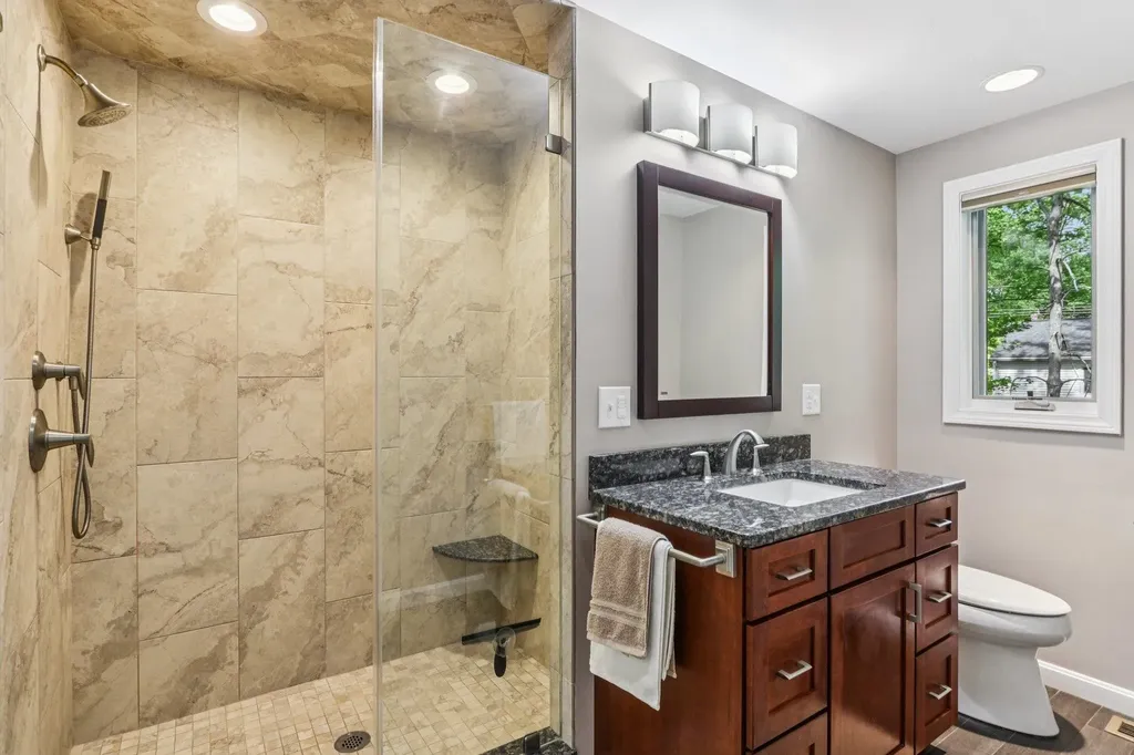 2 Warton Road Nashua NH 03062