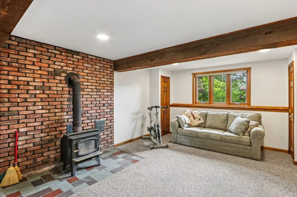 2 Warton Road Nashua NH 03062