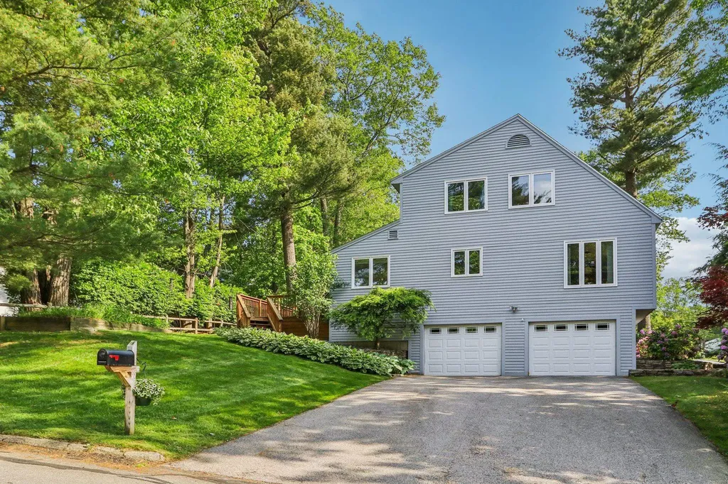 2 Warton Road Nashua NH 03062
