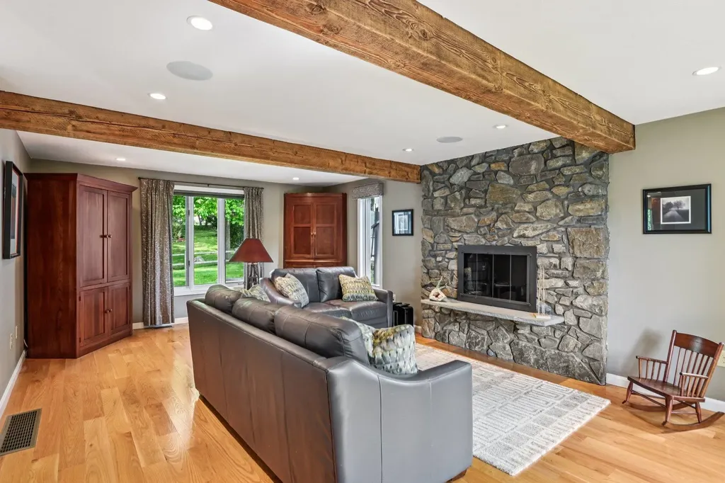2 Warton Road Nashua NH 03062