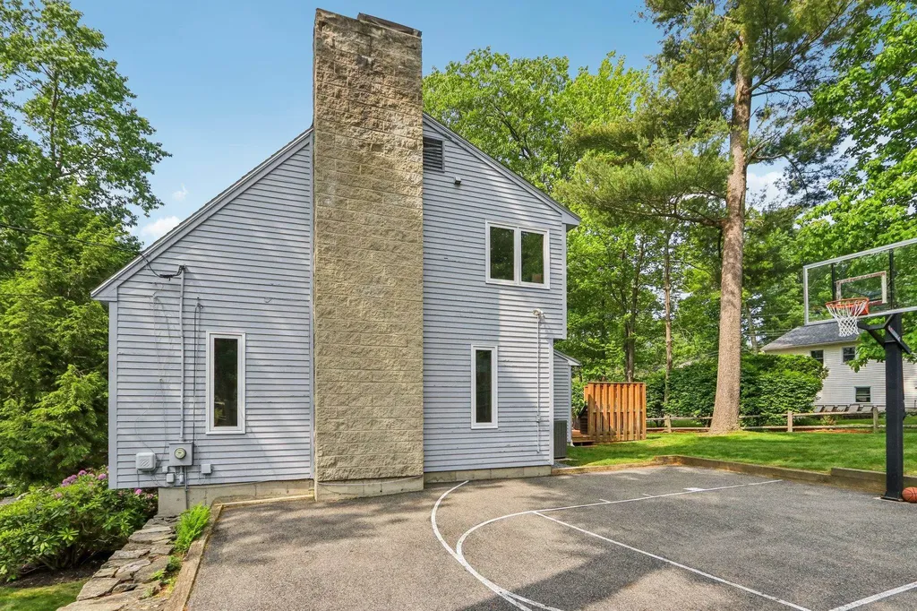 2 Warton Road Nashua NH 03062