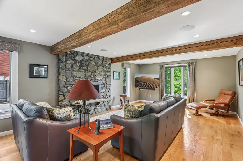 2 Warton Road Nashua NH 03062