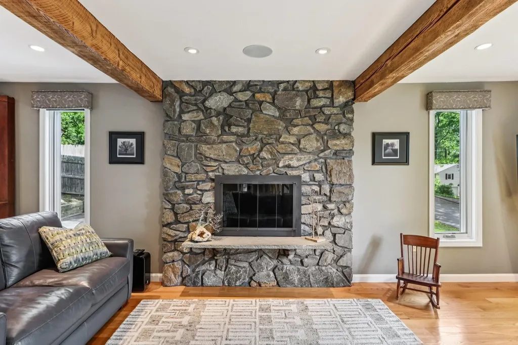 2 Warton Road Nashua NH 03062