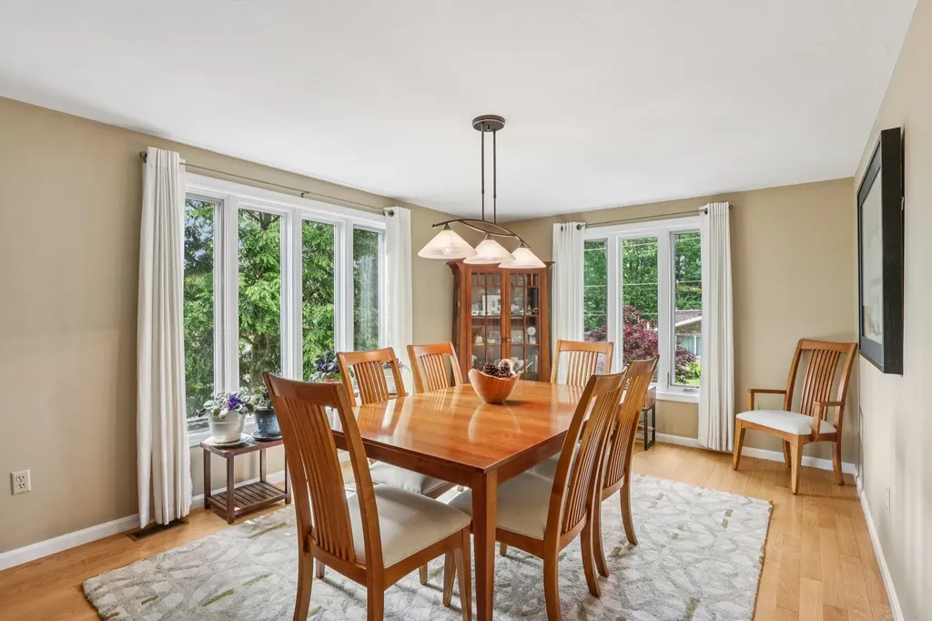 2 Warton Road Nashua NH 03062