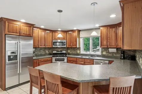 2 Warton Road Nashua NH 03062
