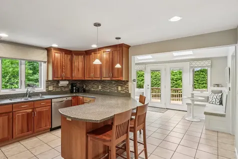 2 Warton Road Nashua NH 03062