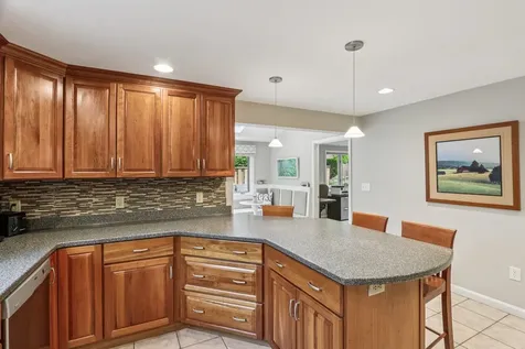 2 Warton Road Nashua NH 03062