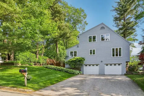 2 Warton Road Nashua NH 03062