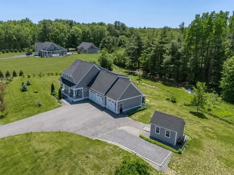 6 Tannery Way Kensington NH 03833